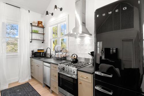 Romeo y Julieta by Brightwild Steps to 7th Ave near Ybor Városi Állami Múzeum