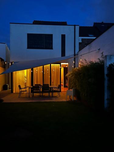 Ferias Cosy House – Bruges, WY