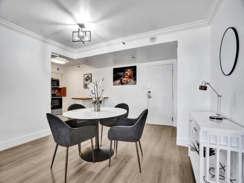 Ocean View Condo Beach Service 1504 in Miami Beach, USA