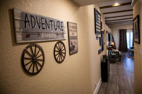 Stockyards Cowtown Outpost-Less than 4 minutes to StockYards-Sleeps 8 in Fort Worth, USA