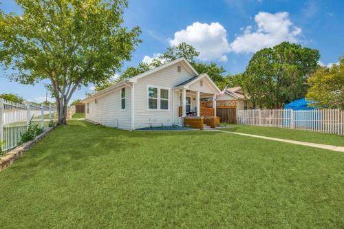 Stockyards Cowtown Outpost-Less than 4 minutes to StockYards-Sleeps 8 in Fort Worth, USA