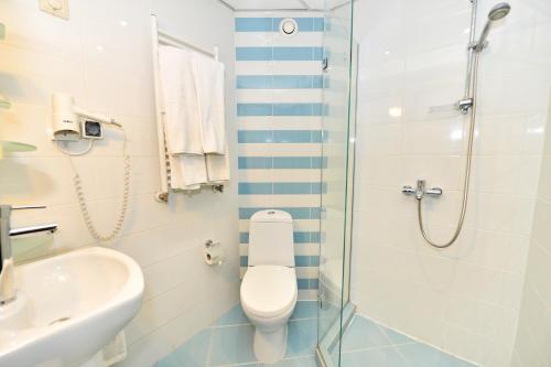 BEST WESTERN ART PLAZA HOTEL Room Type - Double Room with Two Single Beds - Non-Smoking