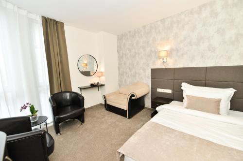 Best Western Art Plaza Hotel - image 2