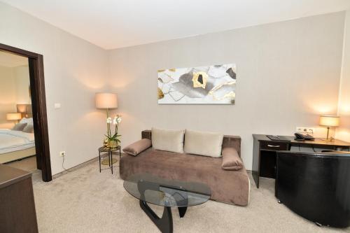 Suite with King Bed and Sofa Bed - Non-Smoking image 2