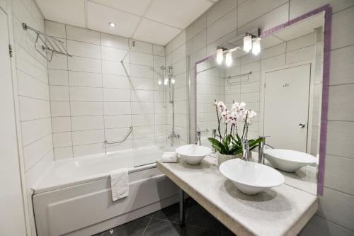 Best Western Art Plaza Hotel - image 6