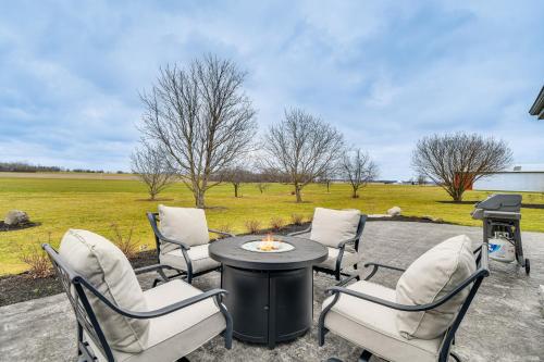 Auburn Finger Lakes Farmhouse with Open Views! in Auburn, USA