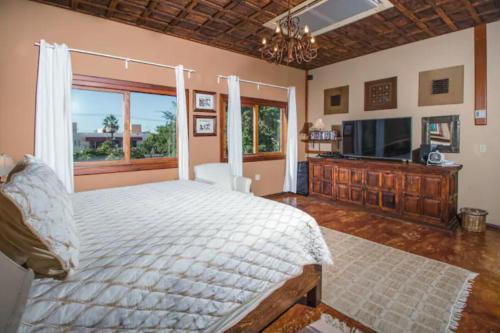 Studio Apartment with Sea View image 2