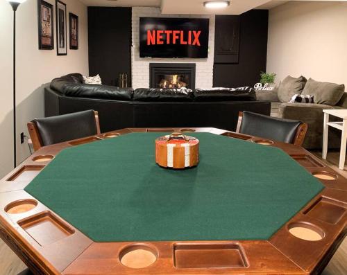 King Beds, Sleeps 11, *Entertainment Included!* in Burnsville (Minnesota)