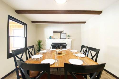 King Beds, Sleeps 11, *Entertainment Included!* in Burnsville