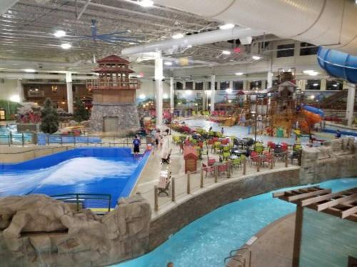 King Beds, Sleeps 11, *Entertainment Included!* in Burnsville (Minnesota)