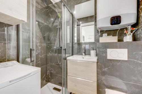 Душ, Studio Nocard luxe et cosy 2 à 4 personnes Proche de Paris (Studio Nocard luxe et cosy 2 a 4 personnes Proche de Paris) in Свети-Морис