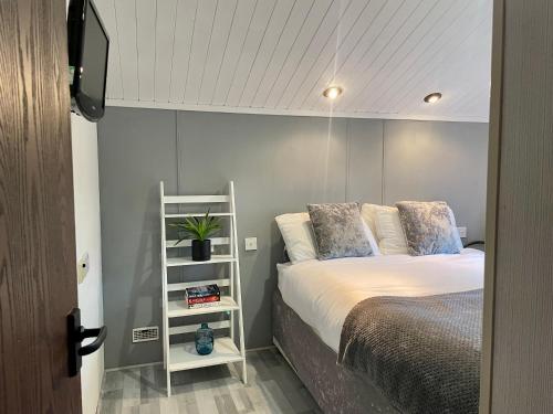 3 bedrooms, 5 beds