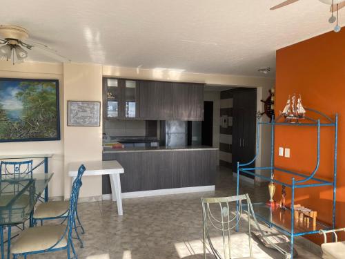 Departamento 3 Dormitorios vista al mar Tonsupa, Ecuador. in Atacames