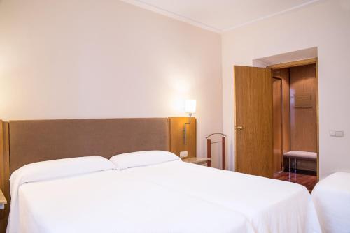 Triple Room image 9
