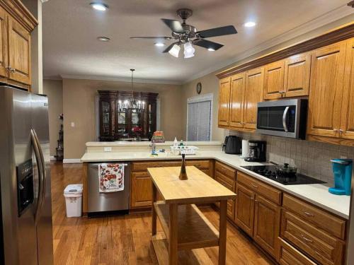 Pet Friendly on 5 Acres! 3 Master Suites Sleeps 14 in كامينج