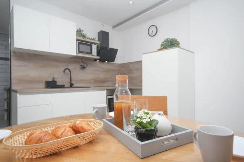One-Bedroom Apartment image 7