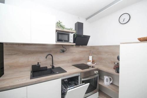 One-Bedroom Apartment image 8