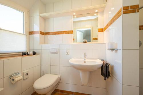 حمام, Mine Heimat een, moderne und komfortable Reet-Doppelhaushälfte für 4 Personen in Zingst (Mine Heimat een, moderne und komfortable Reet-Doppelhaushalfte fur 4 Personen in Zingst) in زينجست