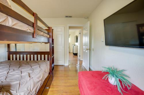 Pet-Friendly Las Vegas Home Shared Pool and Hot Tub, Las Vegas (foto 8)