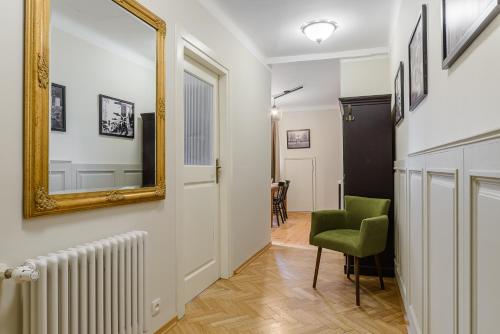 Miodowa Street P&O Serviced Apartments M3 - image 14