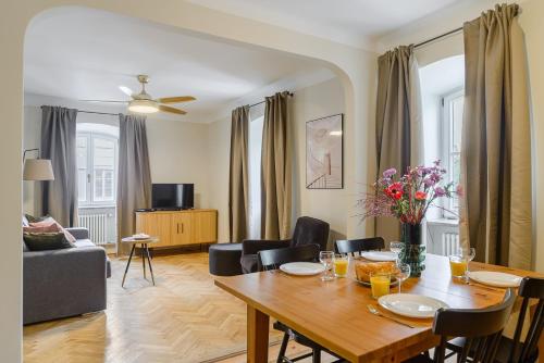 Miodowa Street P&O Serviced Apartments M3 - main image