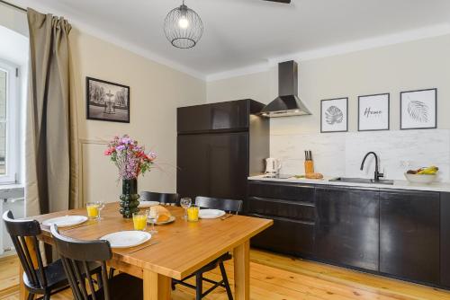 Miodowa Street P&O Serviced Apartments M3 - image 11