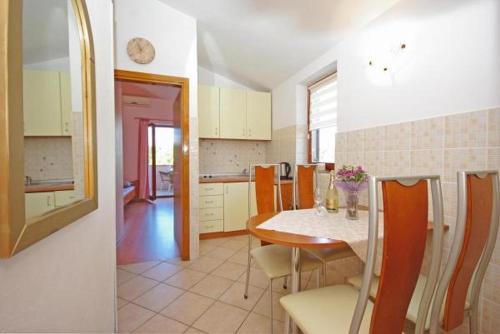 Apartment in Zaton (Zadar) with sea view, loggia, air conditioning, Wi-Fi (4810-4), Zaton (foto 2)