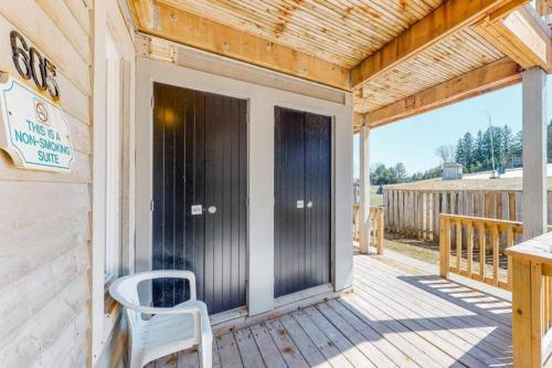 Steps to the Hill 1 Bedroom CraveTV in The Blue Mountains (ON)