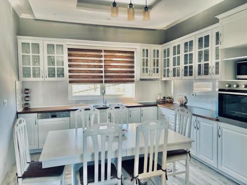 keuken, Vila 007 in Velipoje