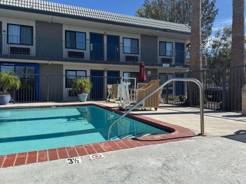 Motel 6-Simi Valley CA - image 2