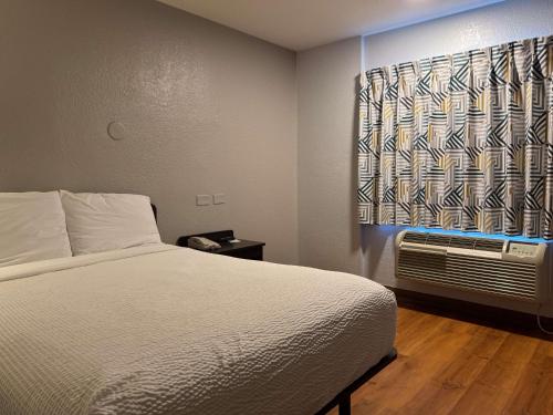 Motel 6-Simi Valley CA - image 10