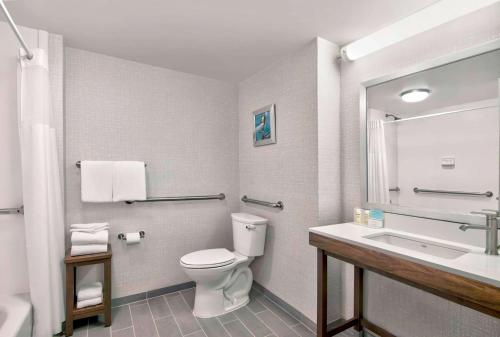 Hampton Inn Ft Lauderdale-Airport North - image 9