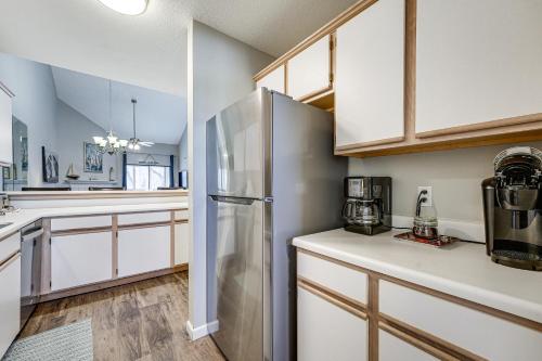2nd-Floor Pointe Royale Condo with Lake Views! - image 9