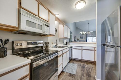 2nd-Floor Pointe Royale Condo with Lake Views! - image 10