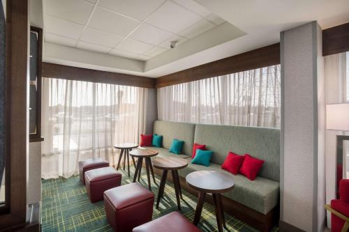 Hampton Inn Gadsden - image 14