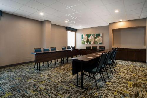 Hampton Inn Gadsden - image 9