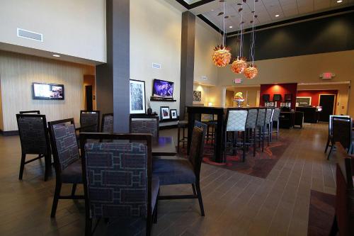 Hampton Inn & Suites Grand Forks - image 13