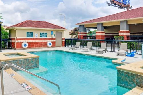 Homewood Suites by Hilton- Longview - image 9