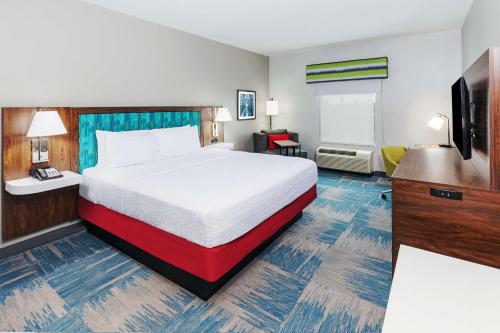 Hampton Inn and Suites Houston Central - image 10