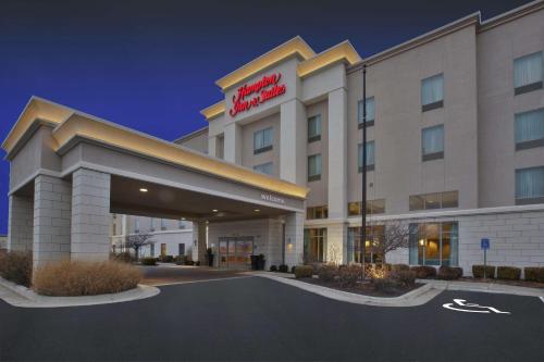 Hampton Inn & Suites Wichita-Northeast - image 12