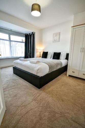 Buckingham House - 4 Bed House - Apartment - Redcar