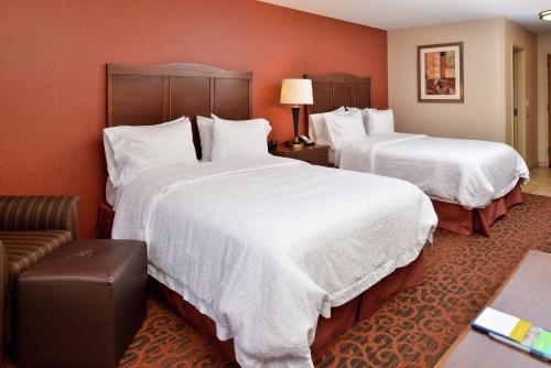 2 queen beds