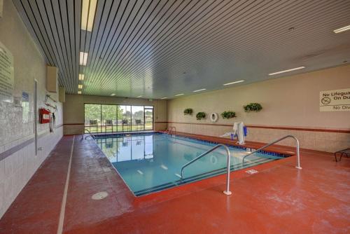 Hampton Inn Indianapolis-South - image 12