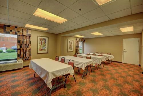 Hampton Inn Indianapolis-South - image 14