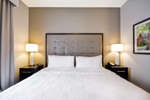 1 king bed, 1 sofa bed