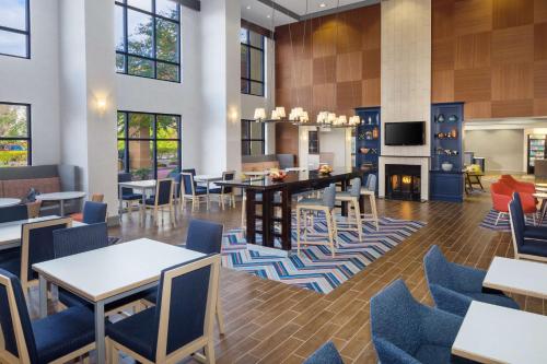 Hampton Inn by Hilton Garden City Long Island - image 6