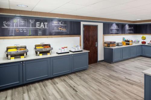 Hampton Inn by Hilton Garden City Long Island - image 6