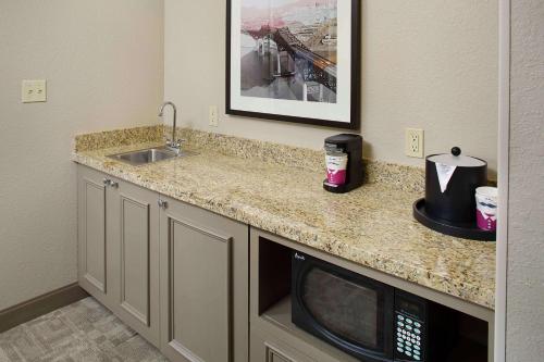 Hampton Inn by Hilton Garden City Long Island - image 13