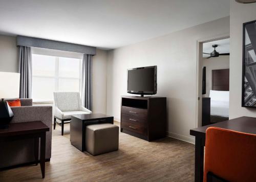 One-Bedroom King Suite - Non-Smoking