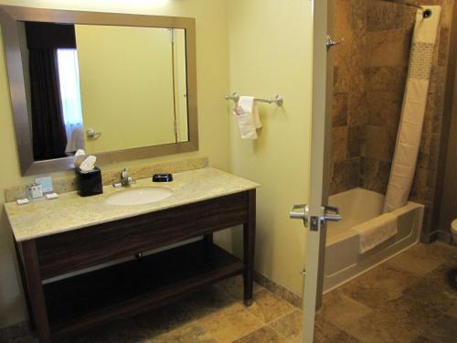 Hampton Inn & Suites Jamestown - image 9